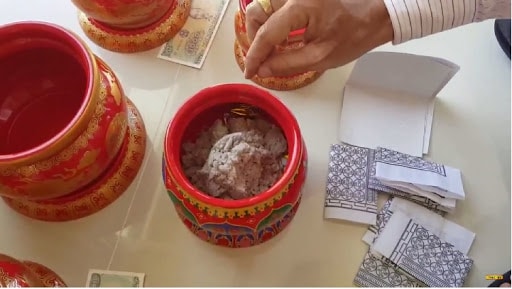 Cách bốc bát hương khi chuyển nhà