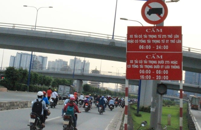 Giờ cấm xe tải ra vào Hà Nội