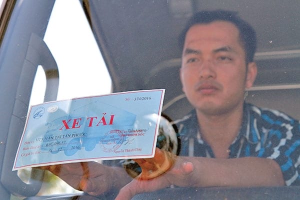 Phù hiệu xe tải gắn ở đâu