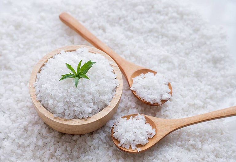 Khử mùi sơn nhà bằng muối trắng